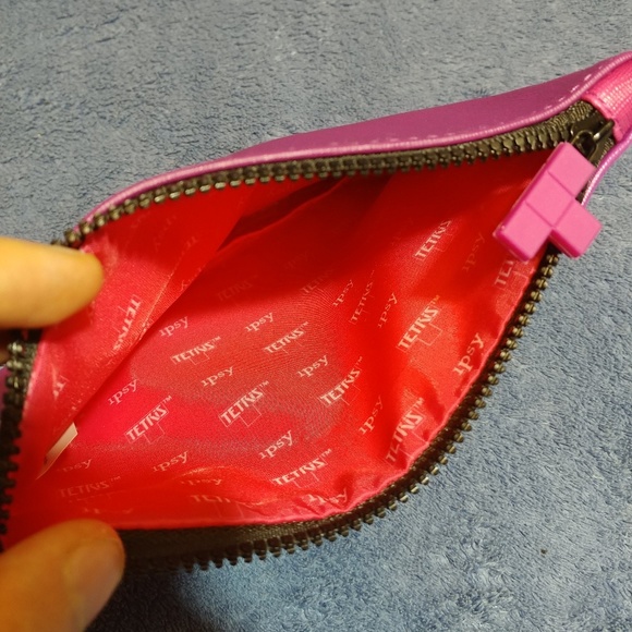 Pink Star Pattern Ispy Clutch - Picture 3 of 4